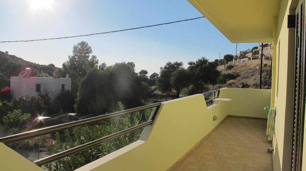 Artemis Appartments Pitsidia Esterno foto