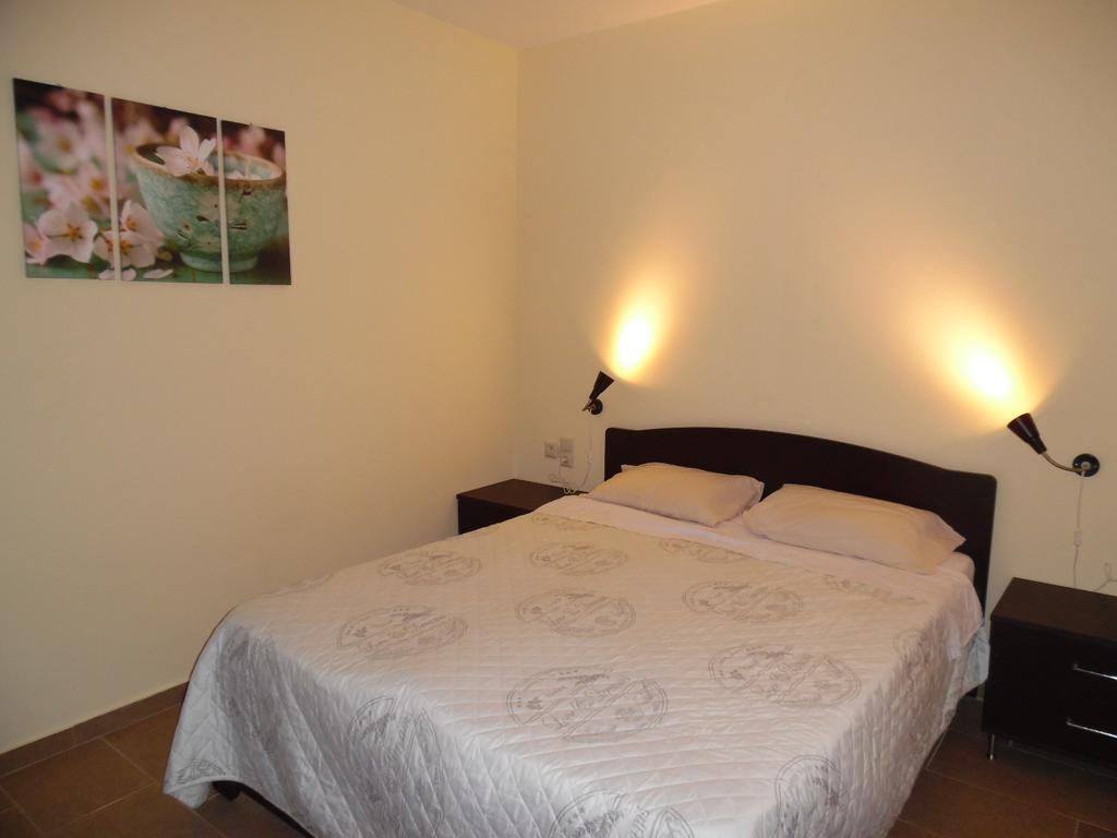 Artemis Appartments Pitsidia Esterno foto