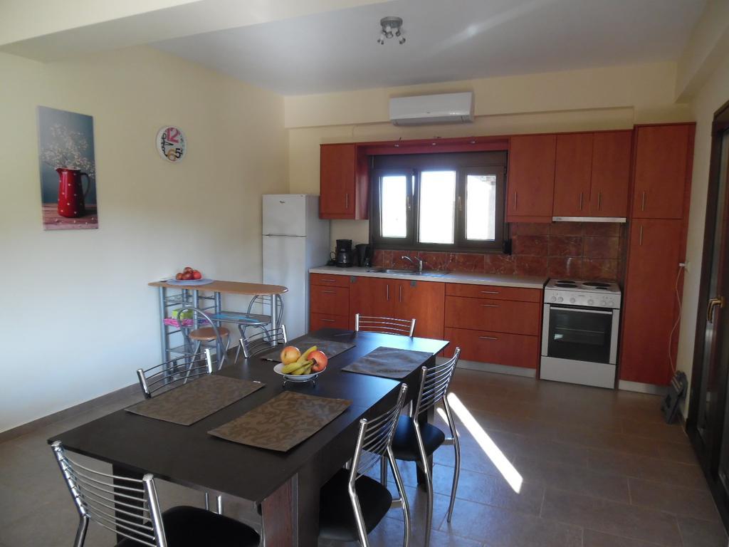 Artemis Appartments Pitsidia Esterno foto