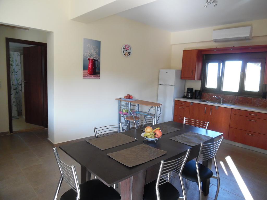 Artemis Appartments Pitsidia Esterno foto